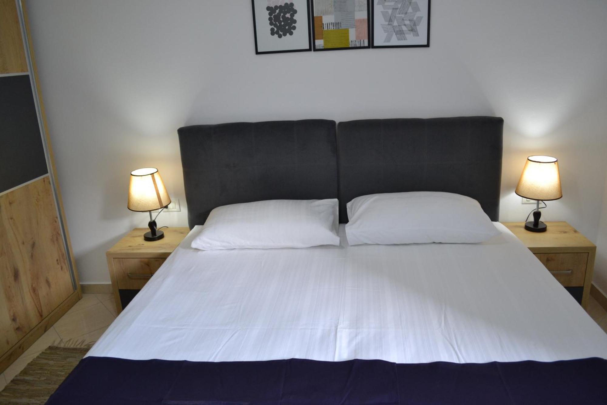 Seaview Gateway 2 Bedrooms & Garage Wlora